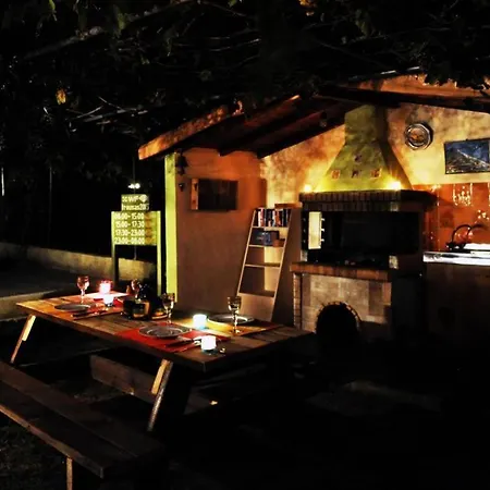 House!! Apartman Szfakerá