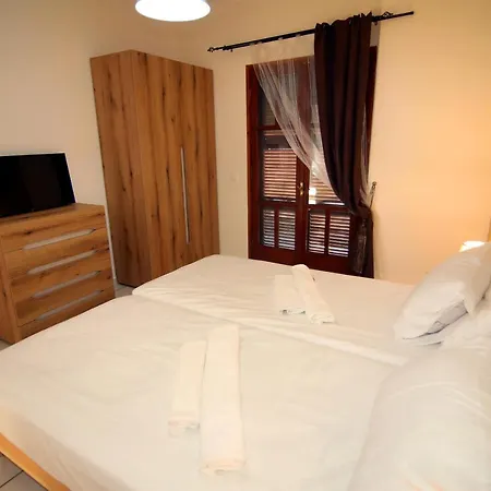 Apartman House!! Szfakerá